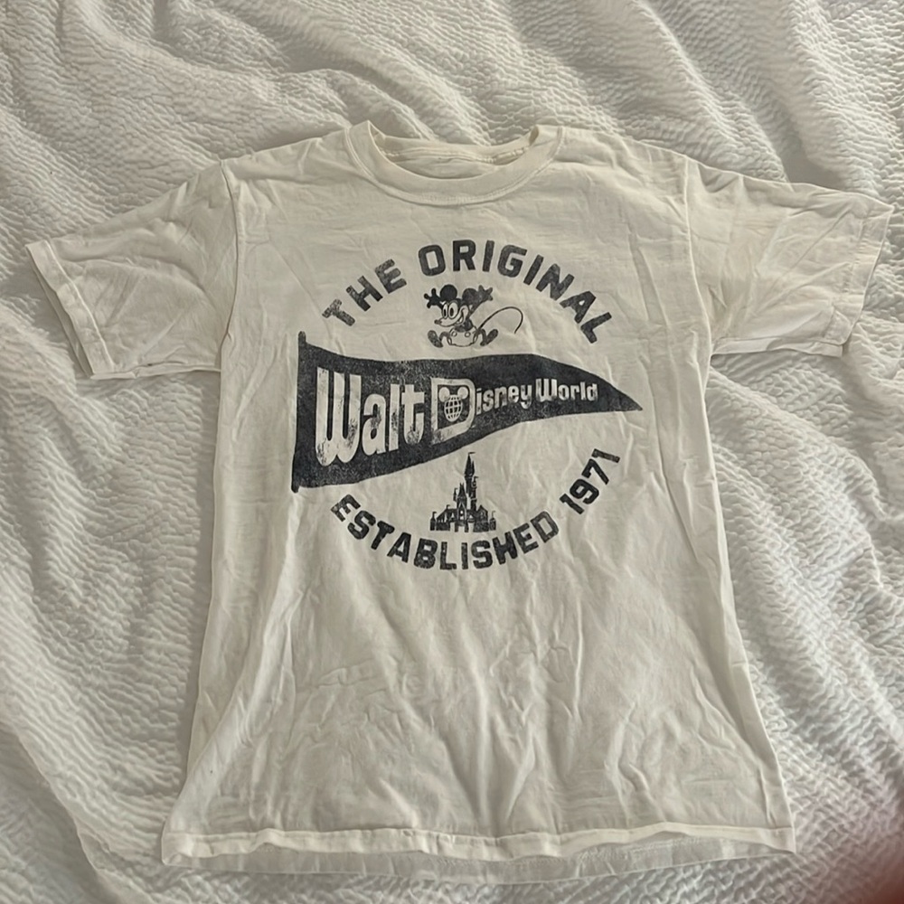 Disney Parks vintage style size small tee.